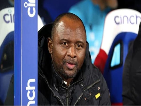 Huấn luyện viên của Crystal Palace Patrick Vieira làn gió tr�?trung